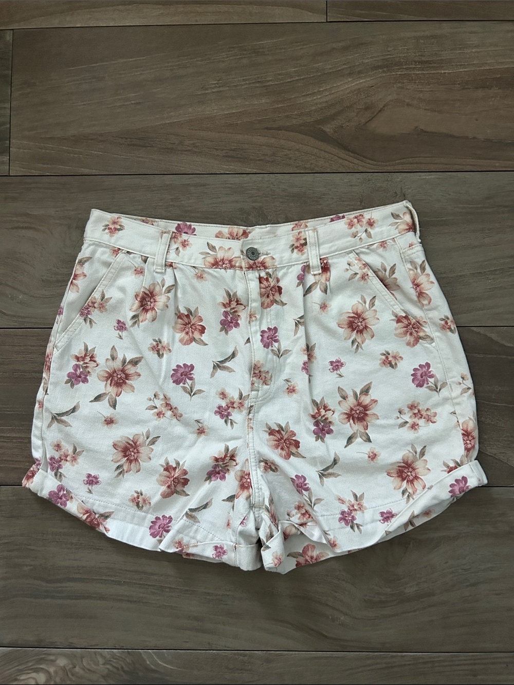 American Eagle Outfitters White Floral High-Waist Mom Shorts with Pink Flower